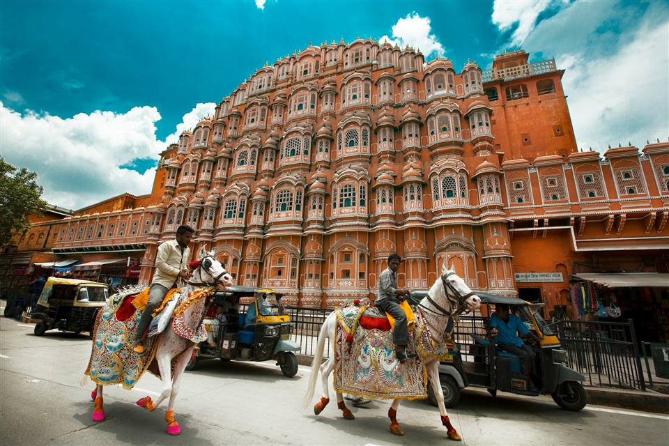 Street view of Hawa Mahal in Jaipur