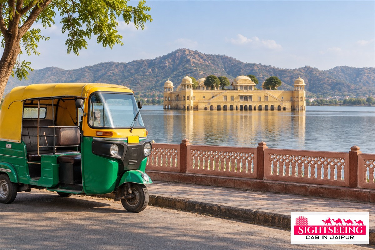 Tuk tuk at Jal Mahal Jaipur sightseeing stop